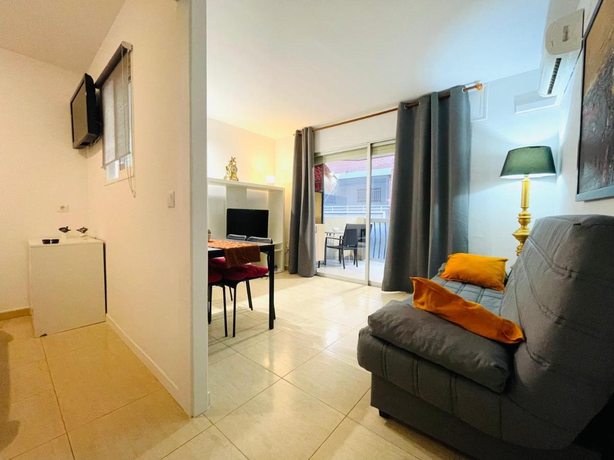Renovado Apartamento En Zona Residencial A Pasos Del Mar Салоу Екстер'єр фото